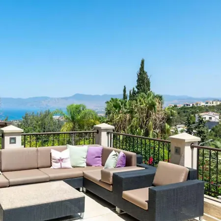 Chelona Holiday home
