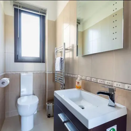 Chelona Holiday home *
